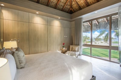 Luxury Villa Photo #36