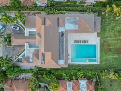 Luxury Villa Photo #30