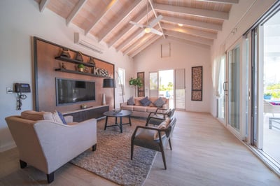 Luxury Villa Photo #9