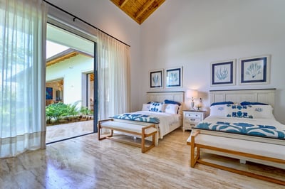 Luxury Villa Photo #17