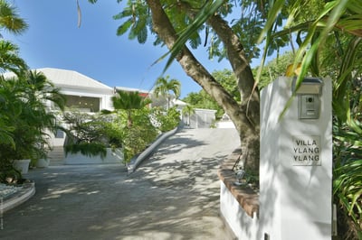 Luxury Villa Photo #3