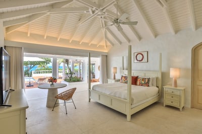 Luxury Villa Photo #26