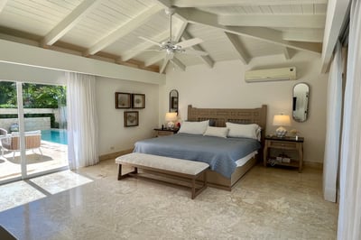Luxury Villa Photo #26