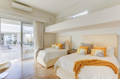 Luxury Villa Photo #30