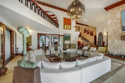 Luxury Villa Photo #16