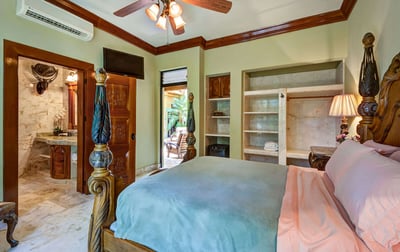 Luxury Villa Photo #22