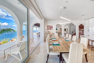 Luxury Villa Photo #18