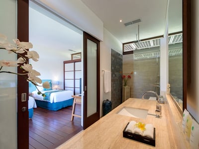 Luxury Villa Photo #22
