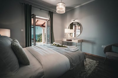 Luxury Villa Photo #35