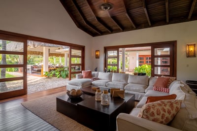 Luxury Villa Photo #18