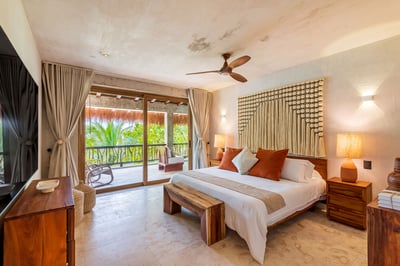 Luxury Villa Photo #32