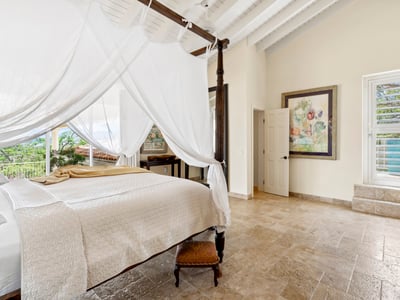 Luxury Villa Photo #35