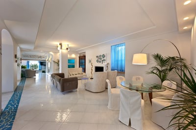 Luxury Villa Photo #10