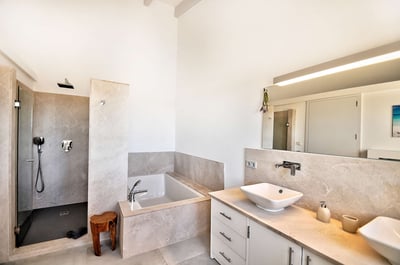 Luxury Villa Photo #30