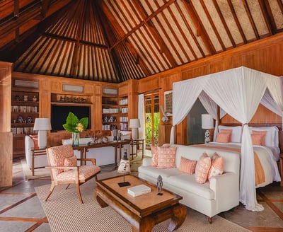 Luxury Villa Photo #3