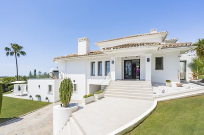 Luxury Villa Photo #3
