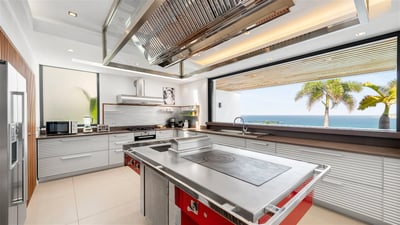 Kitchen & Dining Area