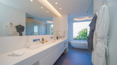 Luxury Villa Photo #50