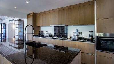 Kitchen & Dining Area
