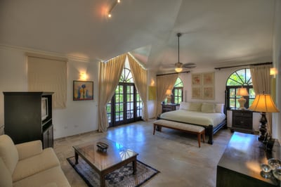 Luxury Villa Photo #13