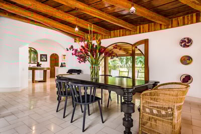 Gather for a quick snack in this charming space!