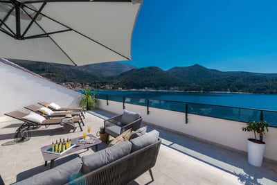 Luxury Villa Photo #23