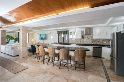 Luxury Villa Photo #12