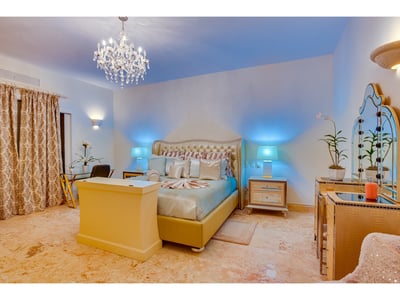Luxury Villa Photo #25