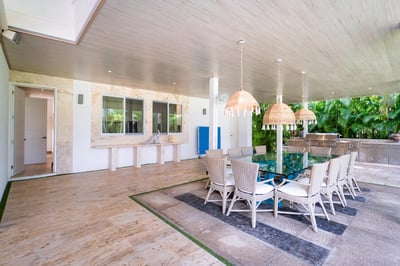 Luxury Villa Photo #3