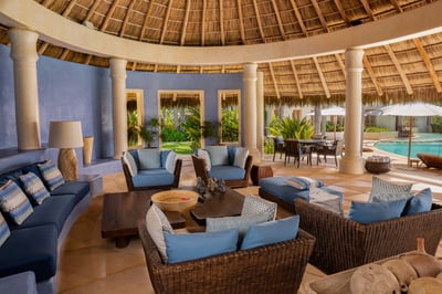Luxury Villa Photo #22