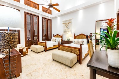 Luxury Villa Photo #26