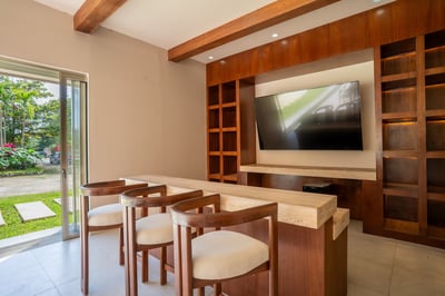 Luxury Villa Photo #30