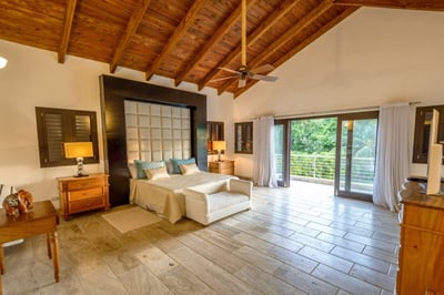 Luxury Villa Photo #15