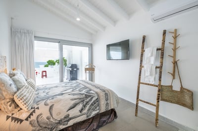 Luxury Villa Photo #18