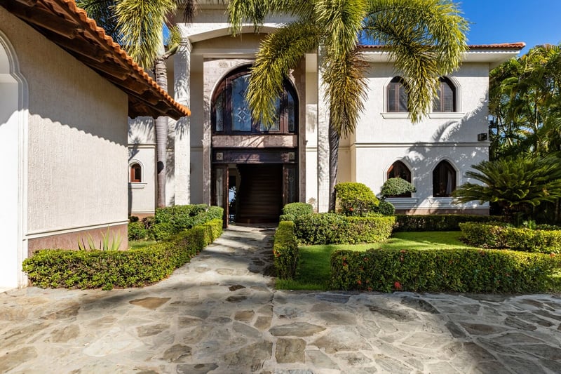 Colonial Beach Villa