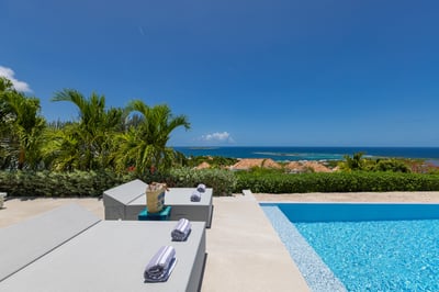 Luxury Villa Photo #3