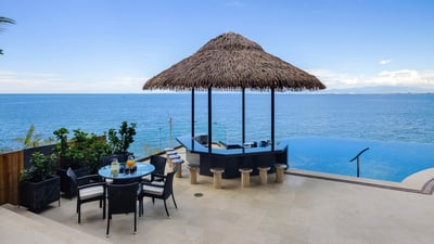 Luxury Villa Photo #11