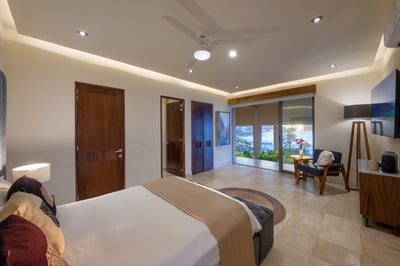 Luxury Villa Photo #40