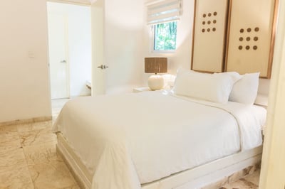 Luxury Villa Photo #32