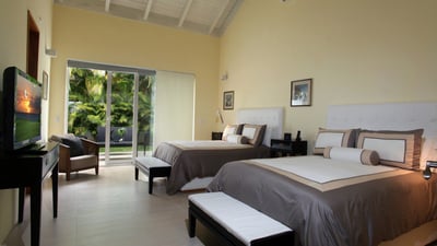 Luxury Villa Photo #17