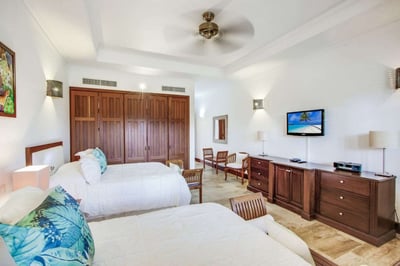 Luxury Villa Photo #31
