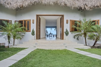 Luxury Villa Photo #9