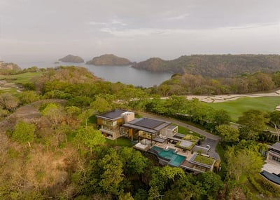 Luxury Villa Photo #32