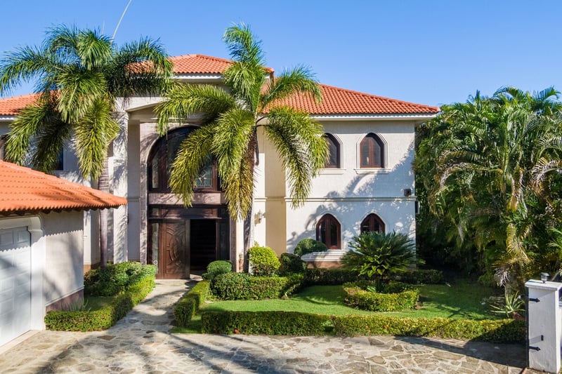 Colonial Beach Villa