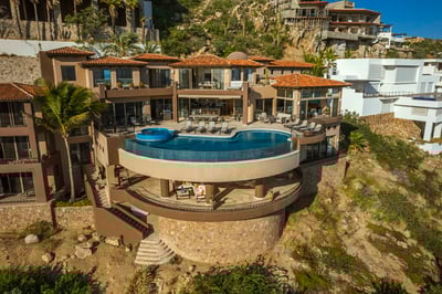 Luxury Villa Photo #2