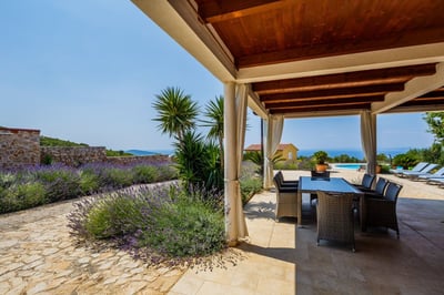 Luxury Villa Photo #12