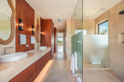 Luxury Villa Photo #42