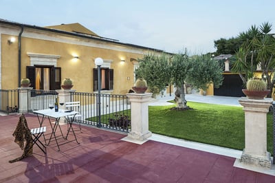 Luxury Villa Photo #8