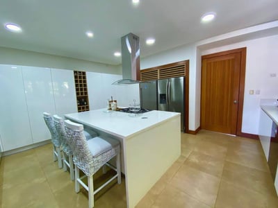 Luxury Villa Photo #22