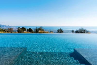 Luxury Villa Photo #3